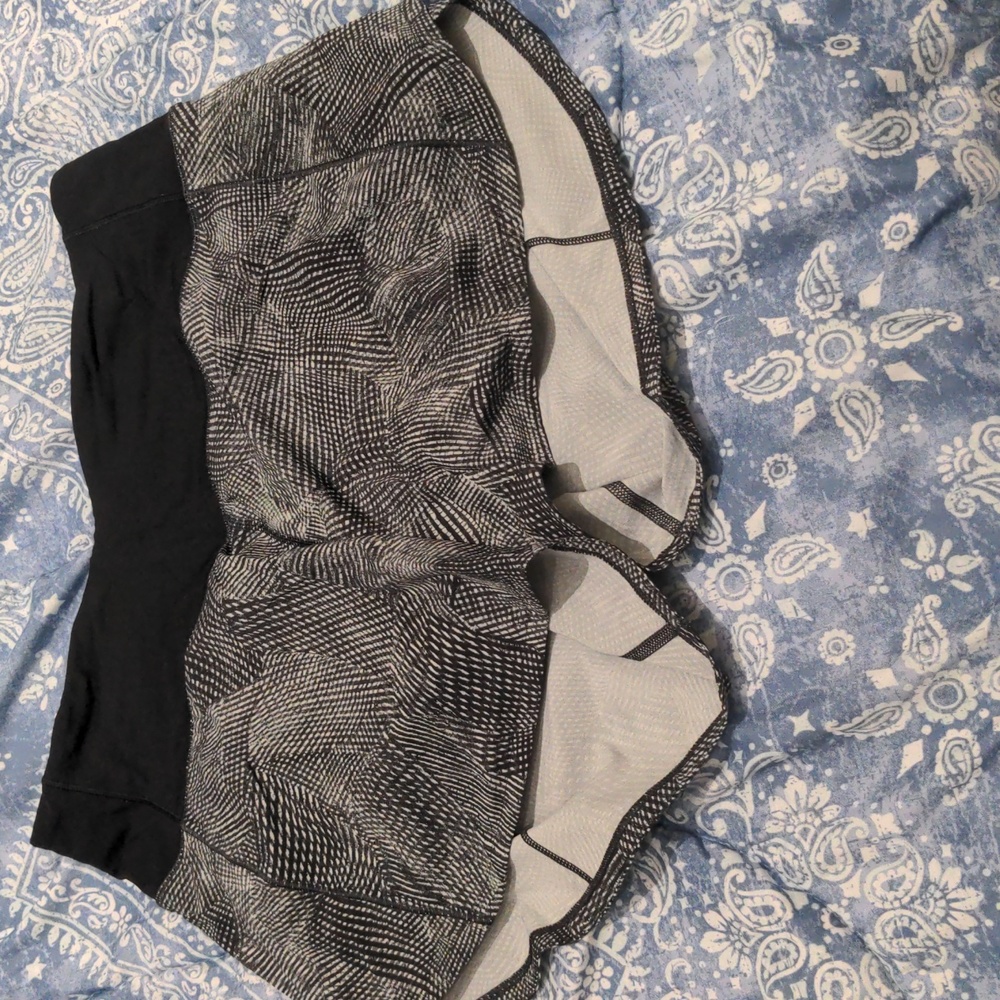 Lululemon shorts size 4
